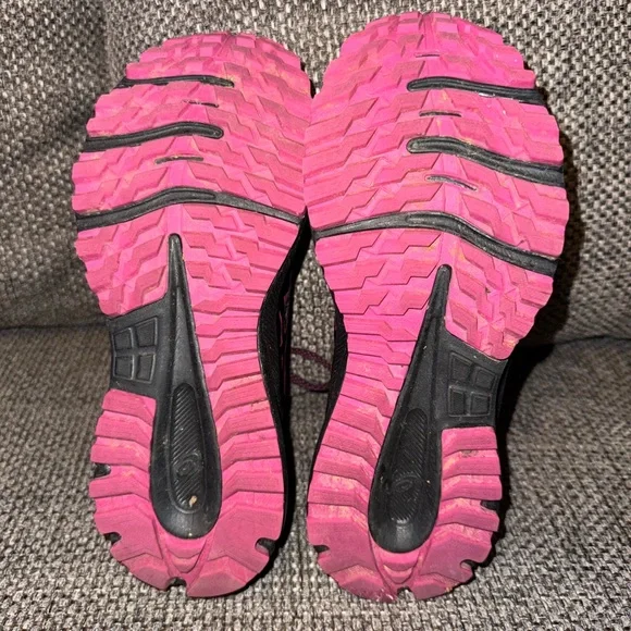 Size 7.5 Asics Women's Black and Pink Running Shoes - Picture 5 of 6